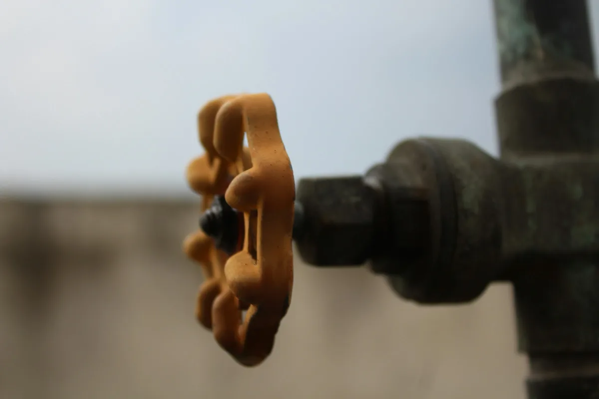 Water shut-off valve